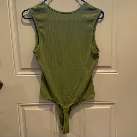 House of Harlow 1960 x Sofia Richie Christy Bodysuit Olive Green Ribbed $98.00 - Picture 14 of 14